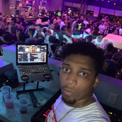 DJ Endy selfie with packed club crowd